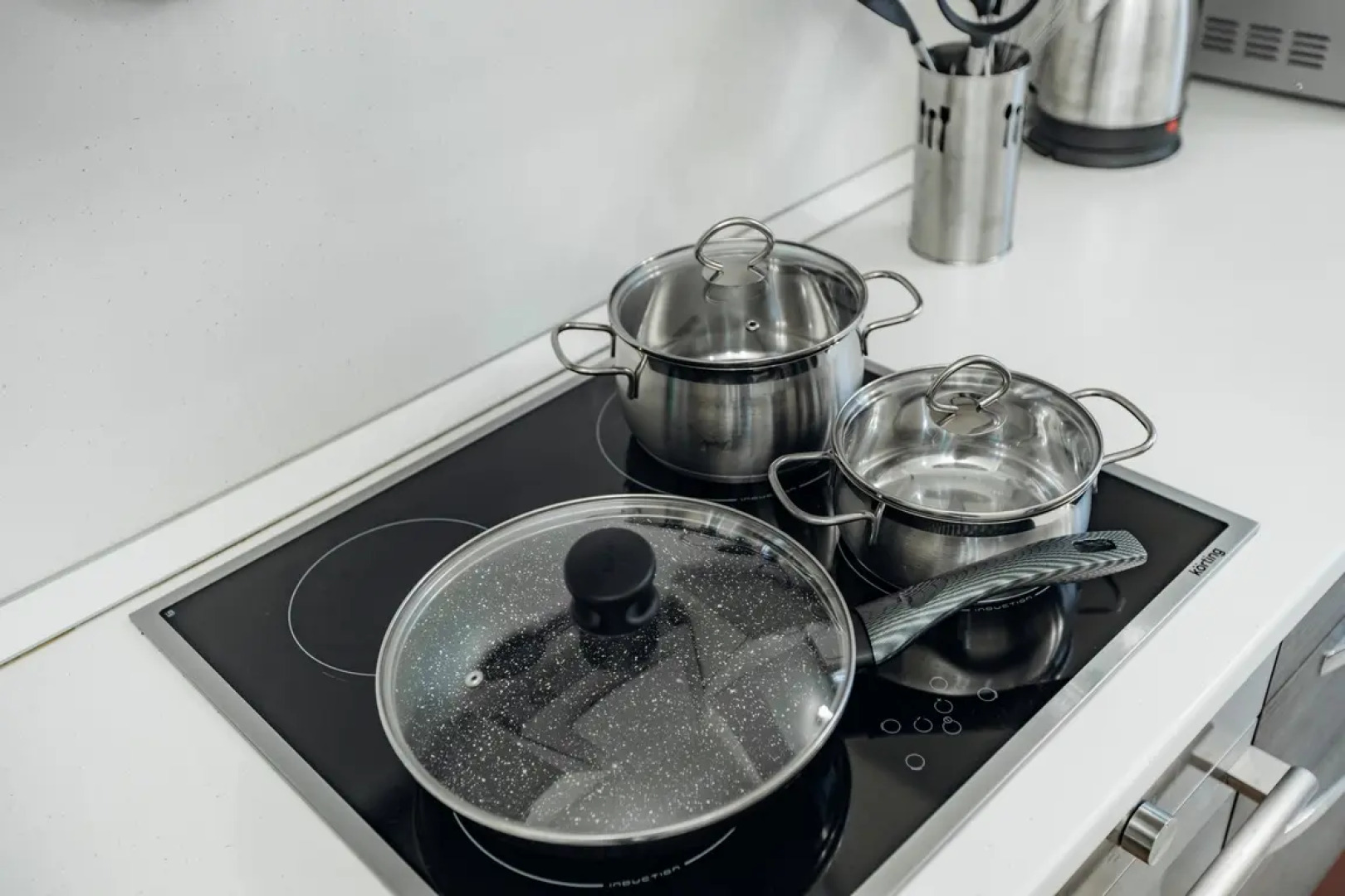 Трехкомнатные апартаменты возле Музея Космонавтики в Новом доме с Панорамными окнами 1/16