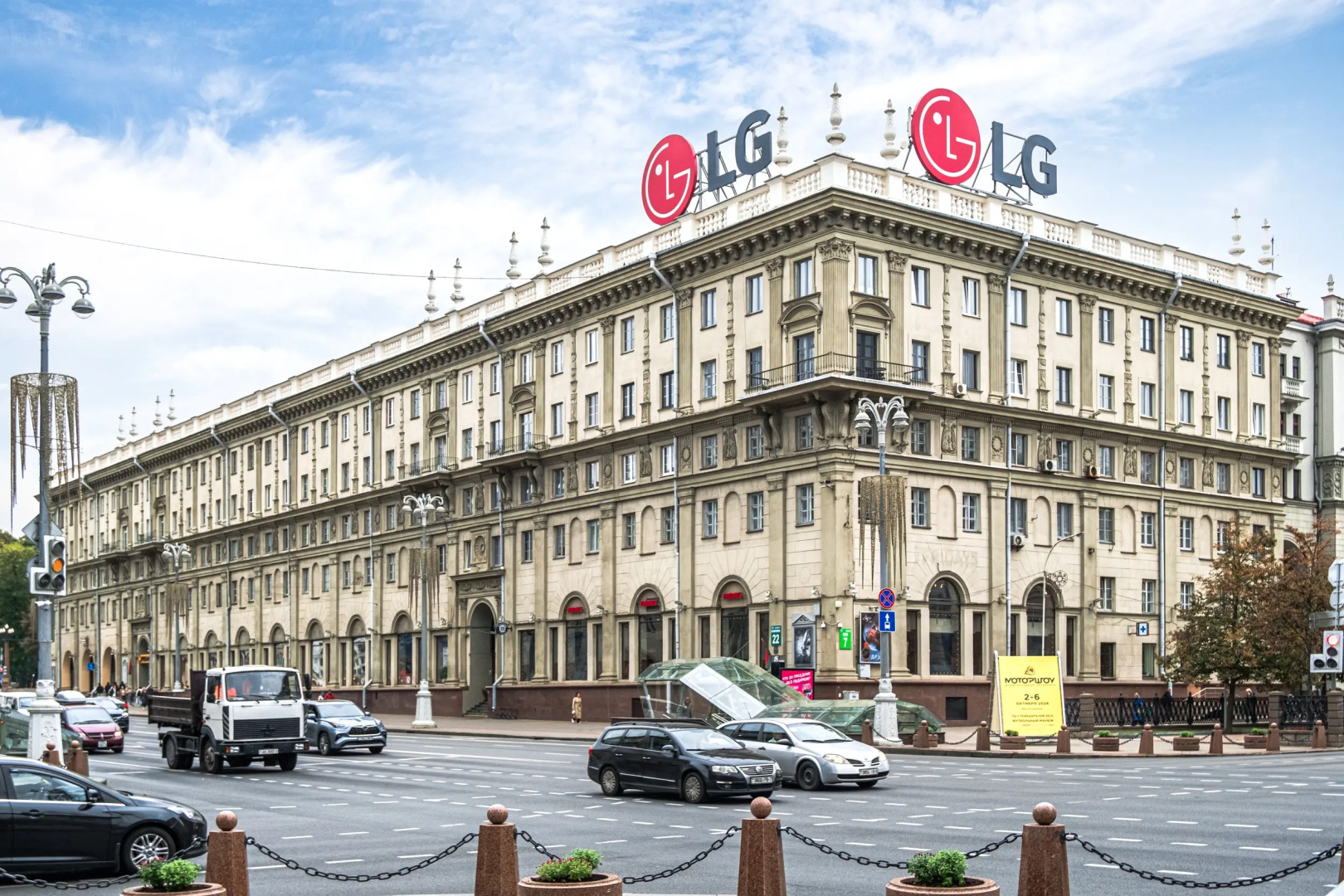 Апартаменты с видом на Октябрьской Площади