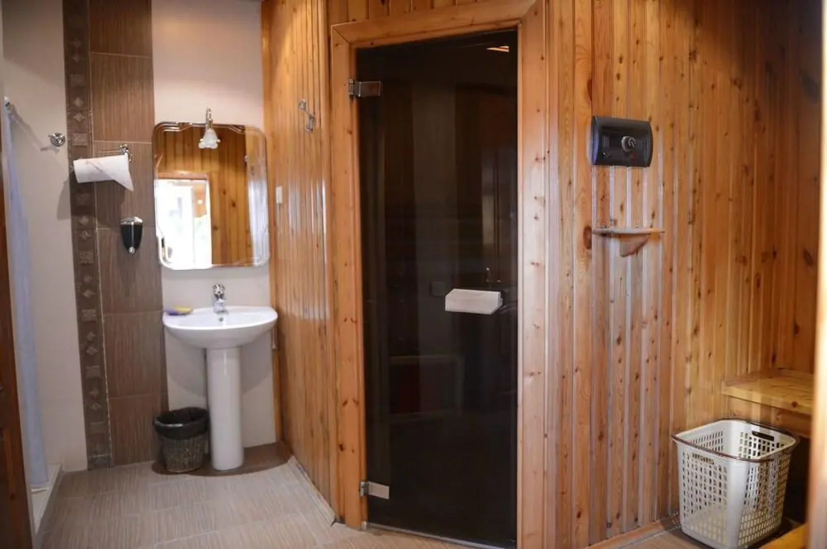 Отель East Legend Panorama