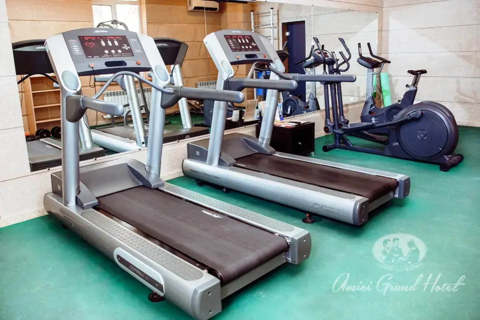 Отель Amici Grand Hotel