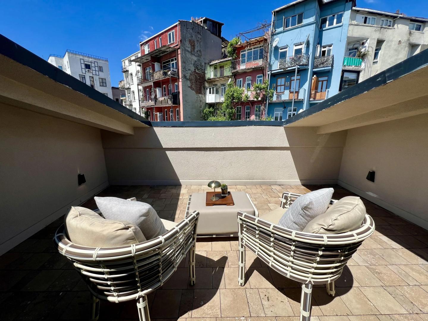 Отель Weingart Suites
