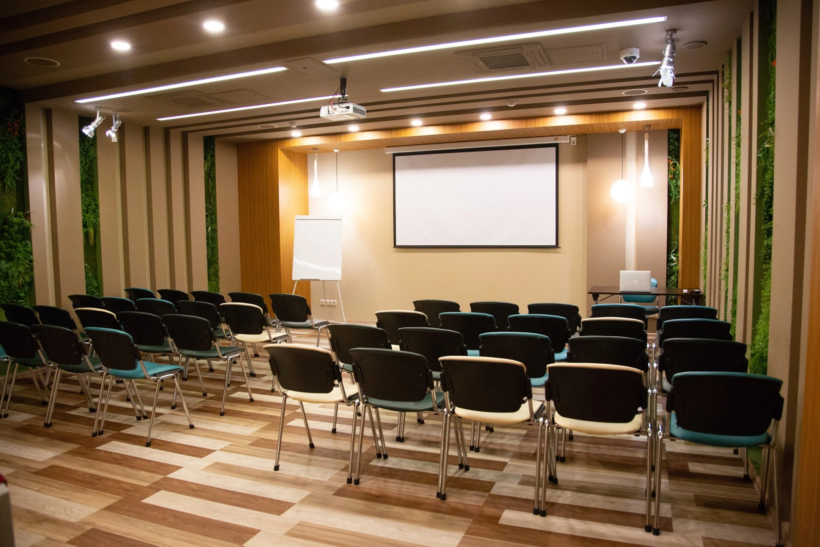 Diplomat Business Hotel