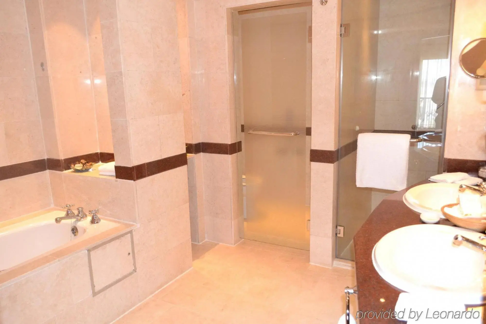 Отель Kampala Serena
