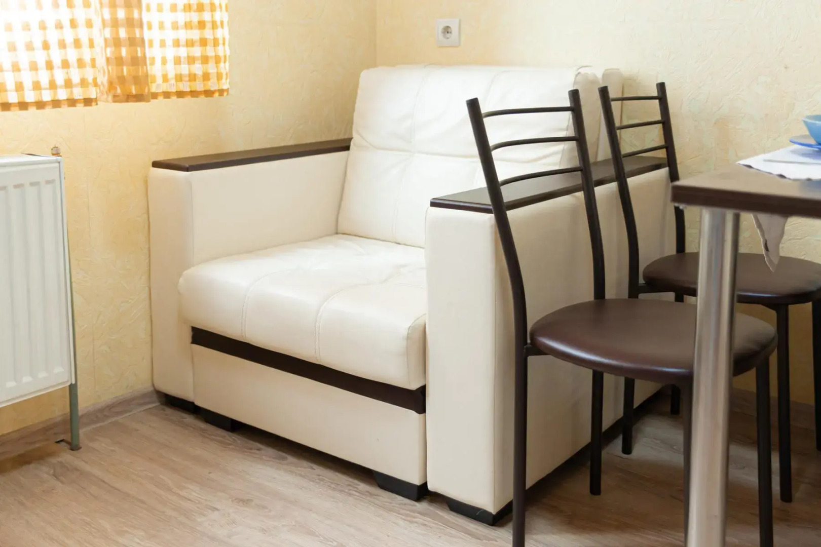 Апартаменты двухкомнатные (114) Серебровская 91