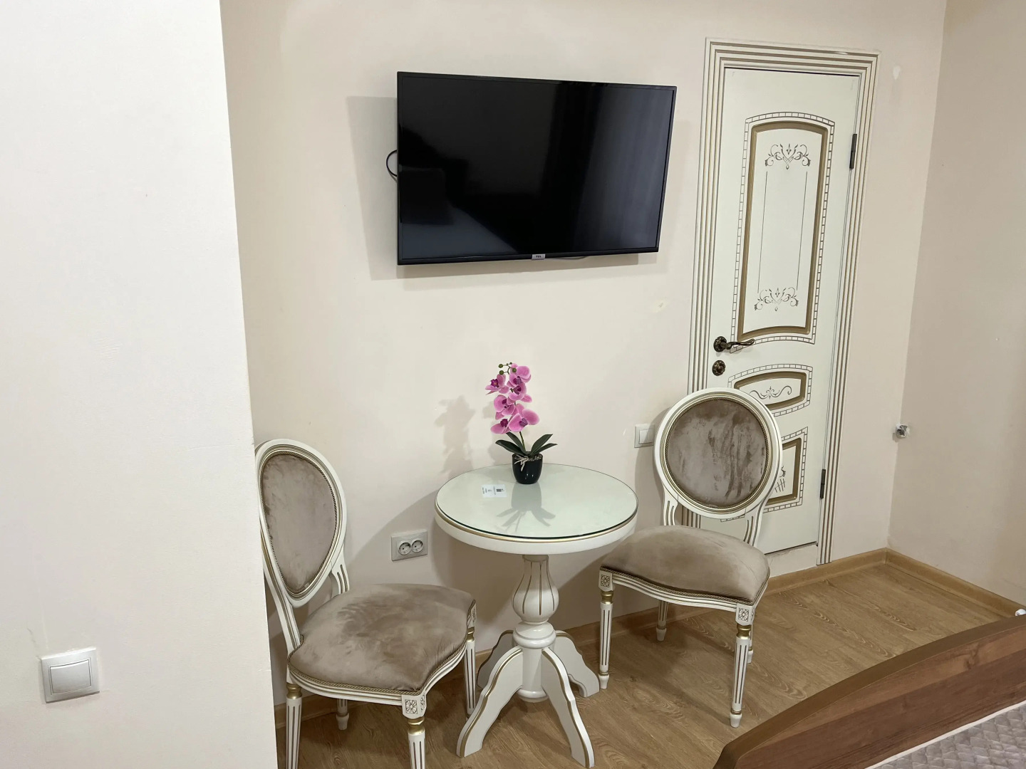 Отель Академия