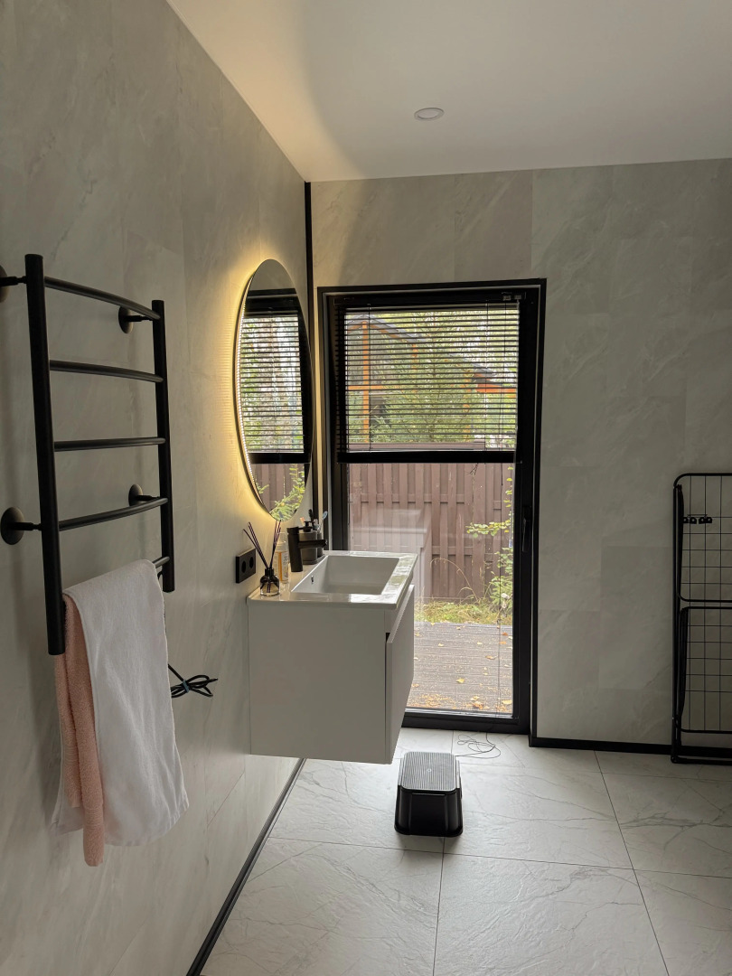 Частный дом в окружении леса с сауной