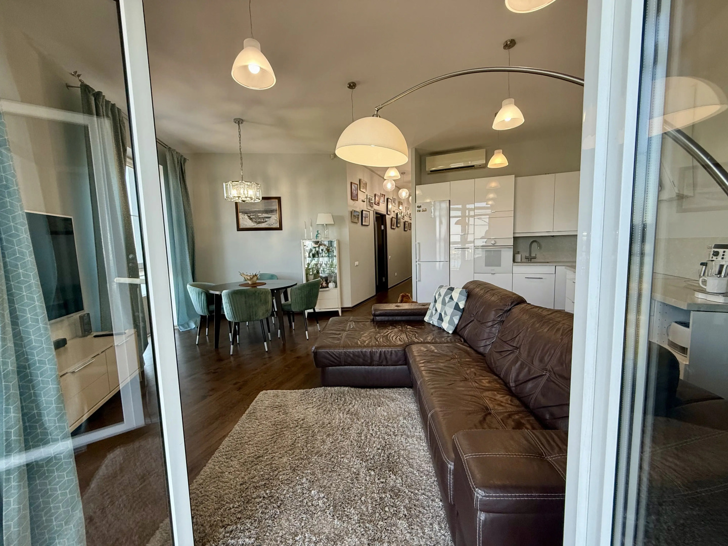 Квартира Волжский бриз Видовая 3-х комнатная на набережной в центре города