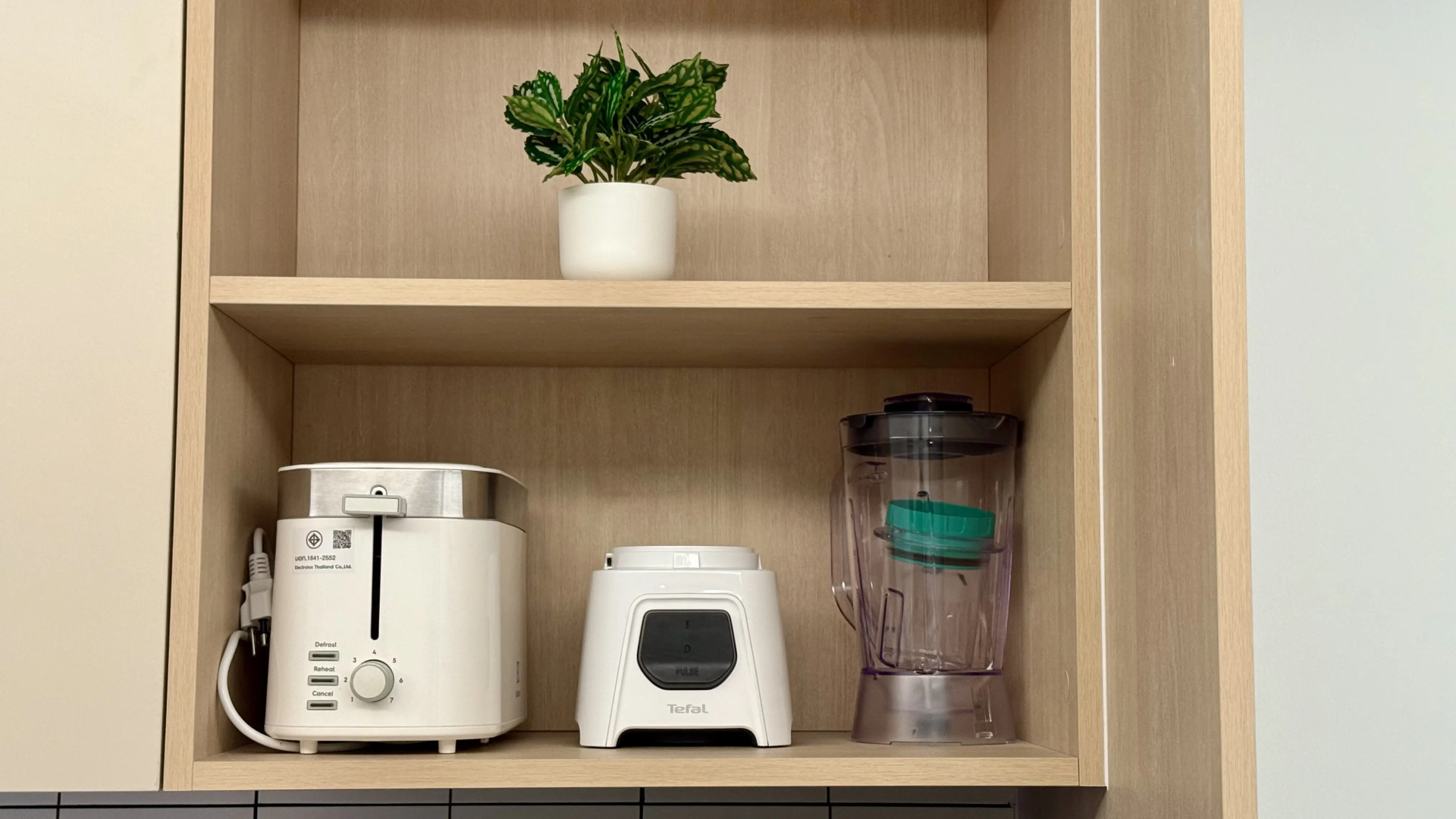 Квартира Просторная однушка у моря с бассейном и WiFi 500 мбит/с