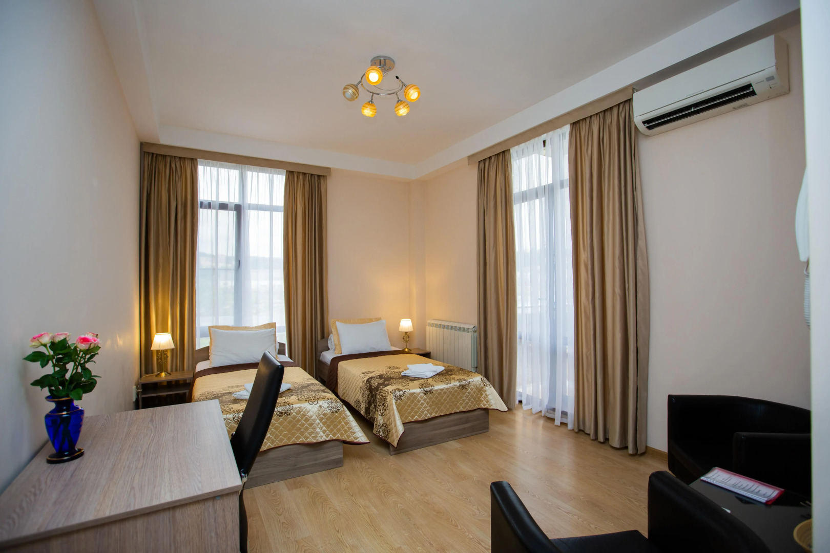 Отель София