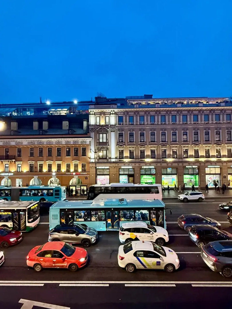 Квартира Двухкомнатные апартаменты с видом на Невский проспект