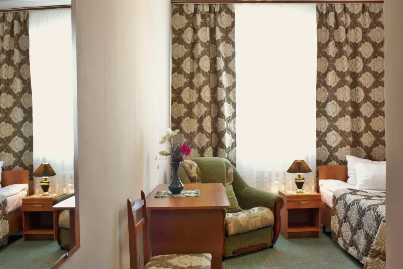 Отель Корона