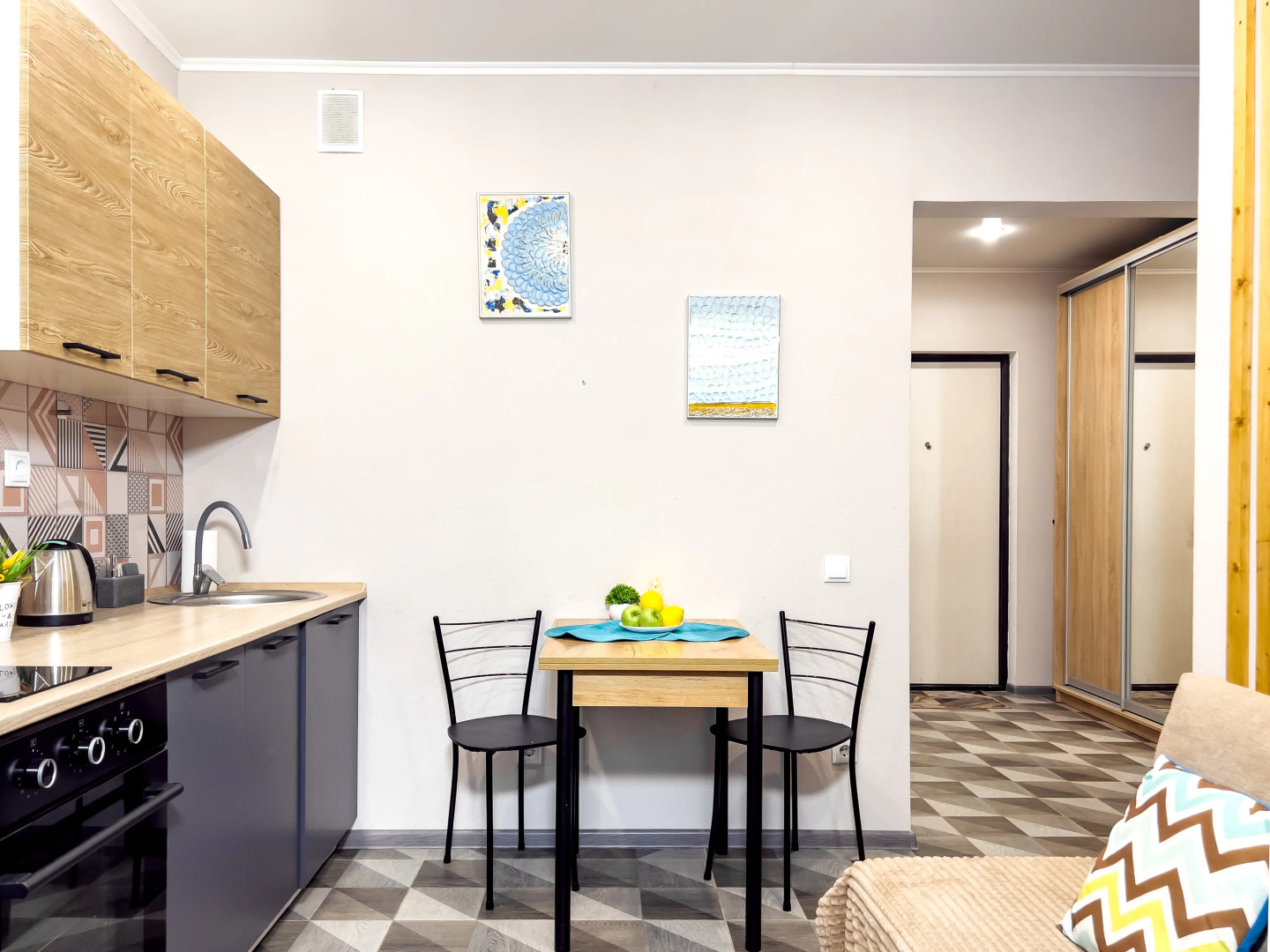 Апартаменты еЖИВИка Автомобилистов 13