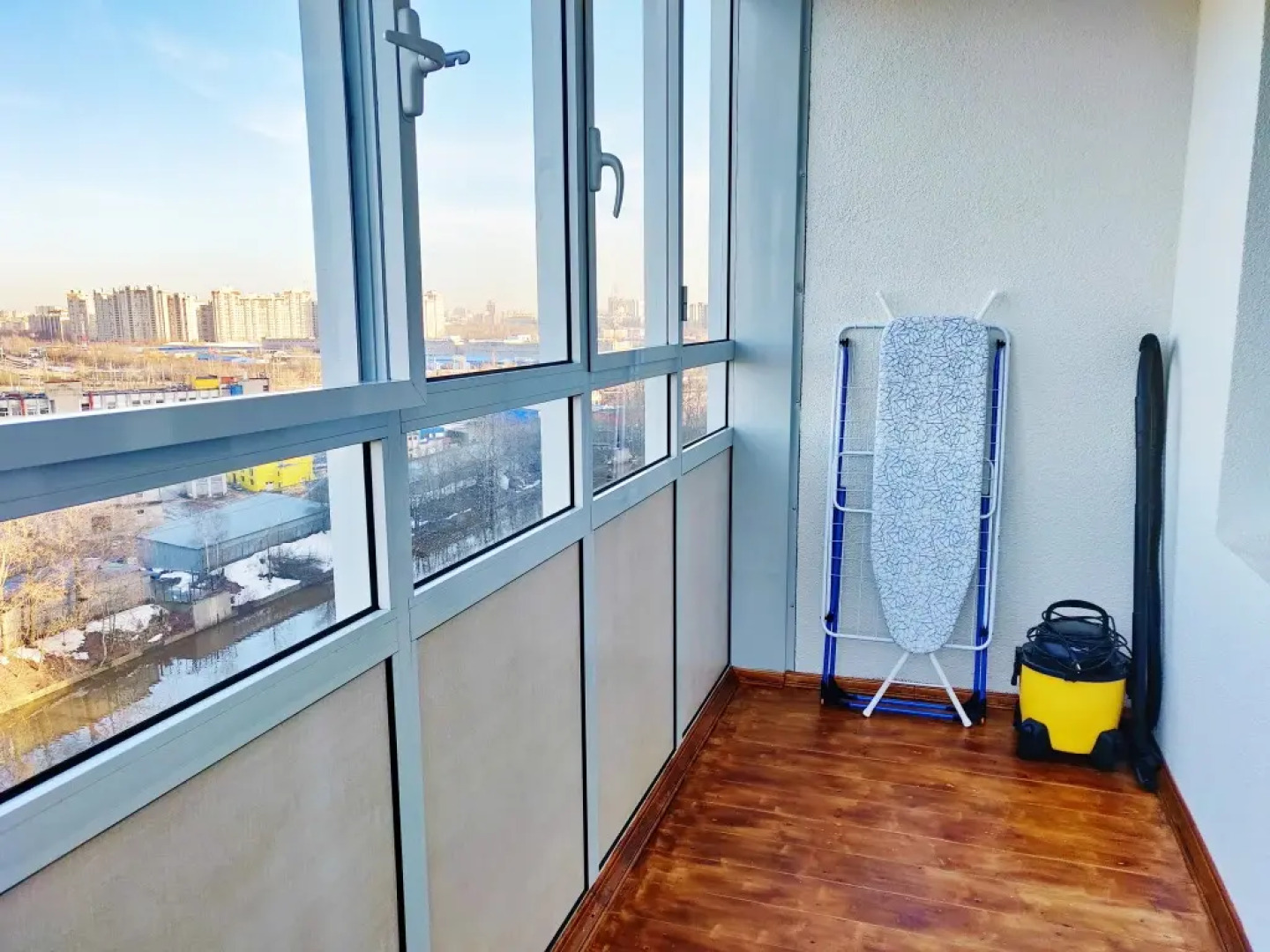 Студия Modern метро Ладожская