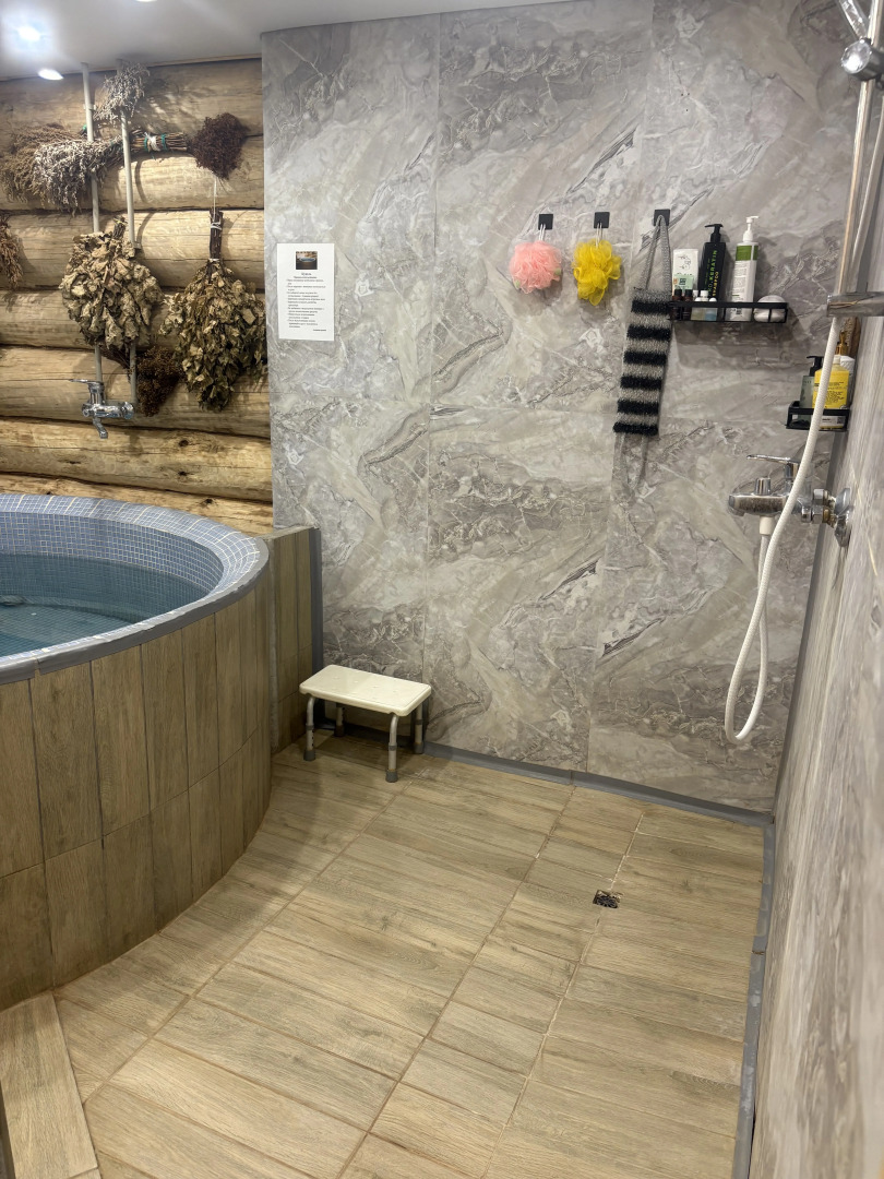 Частный дом из бревна с баней