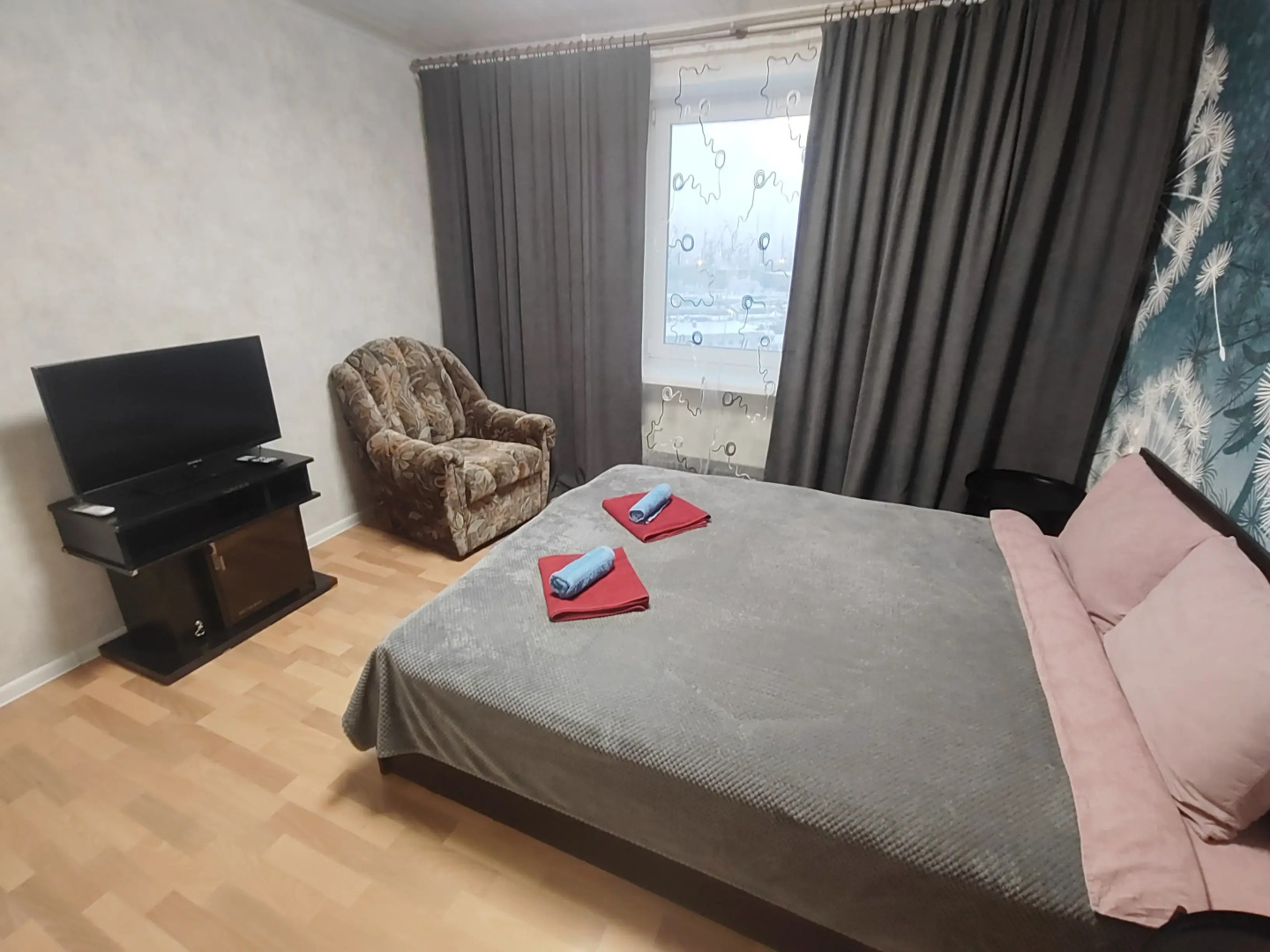 Квартира с тремя раздельными спальнями лифтом и балконом