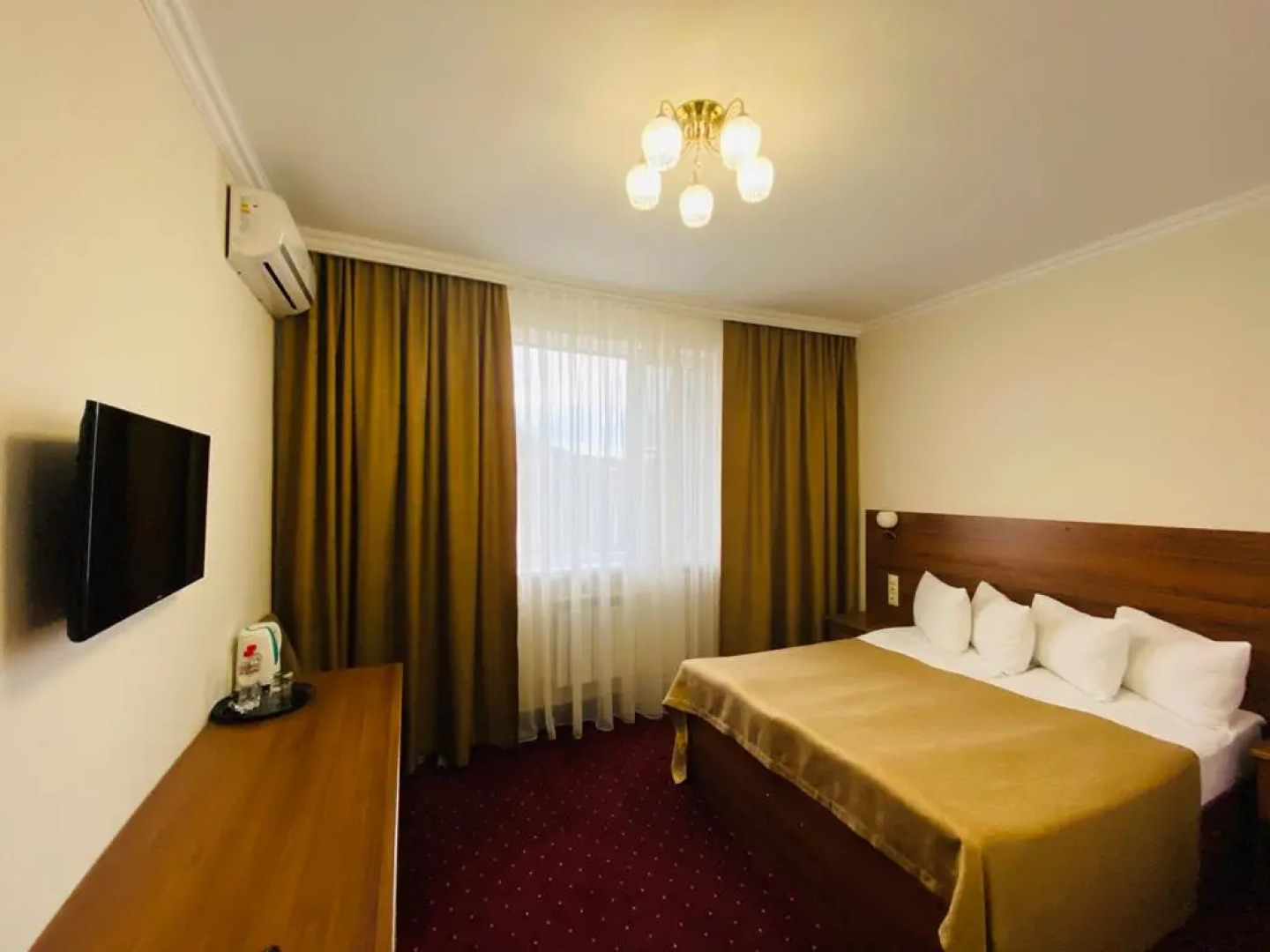 Отель Корона