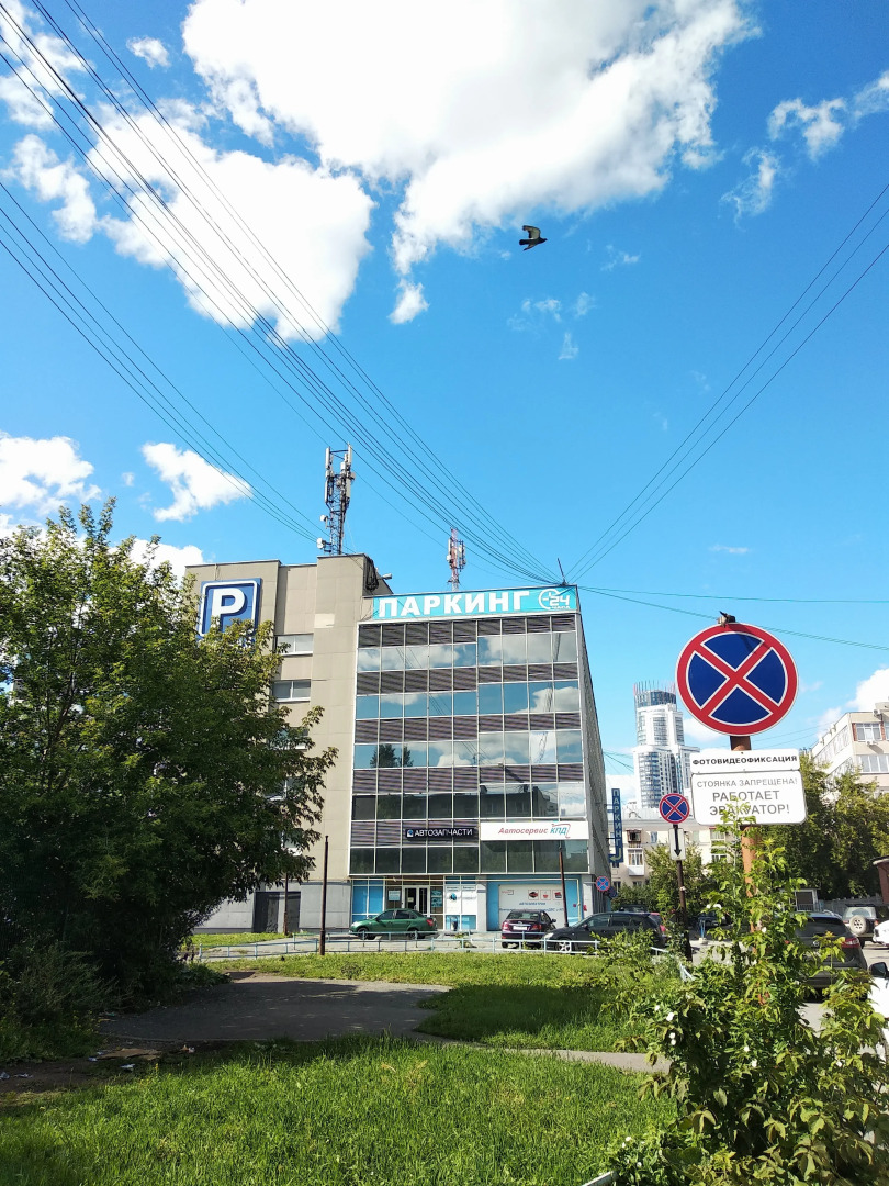 Апартаменты возле площади 1905 года