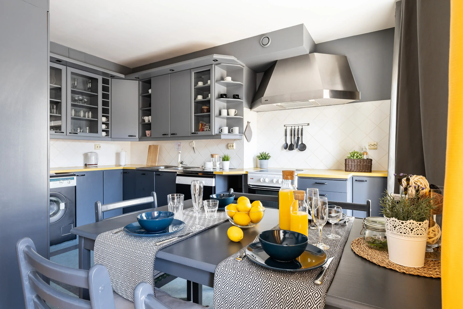 Апартаменты Двухуровневые Little Italy 140 кв.м с видом на собор