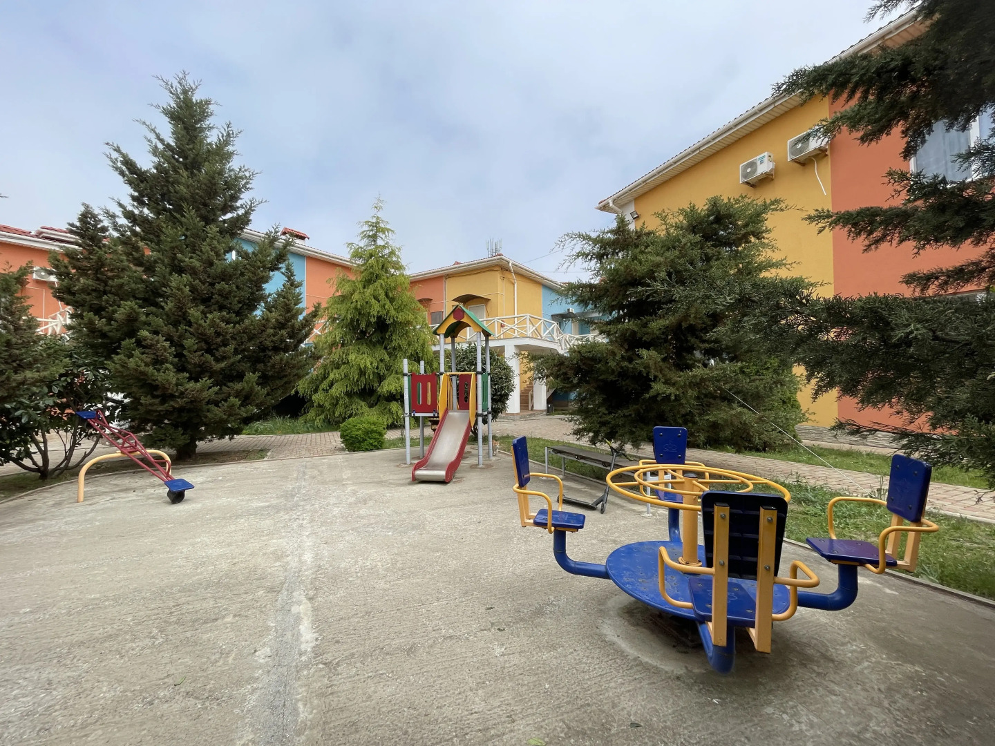 Апартаменты с бассейном и рядом с морем