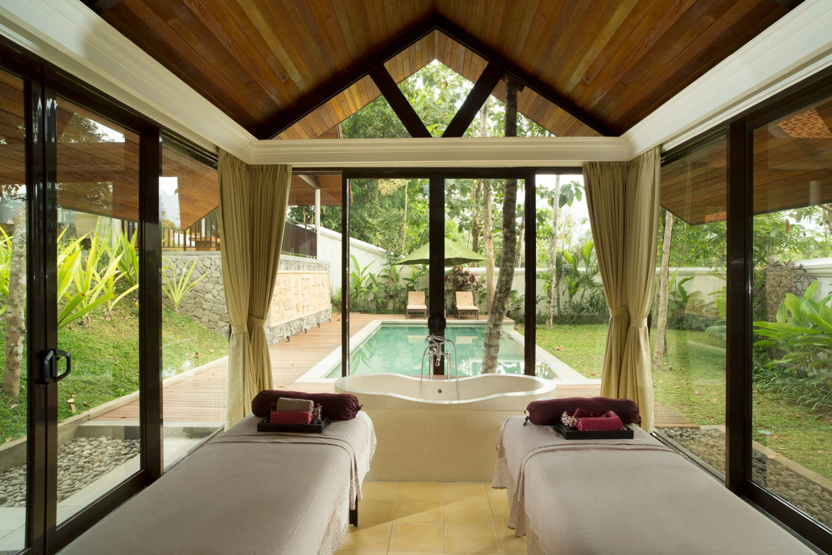 Отель Plataran Borobudur Resort and Spa