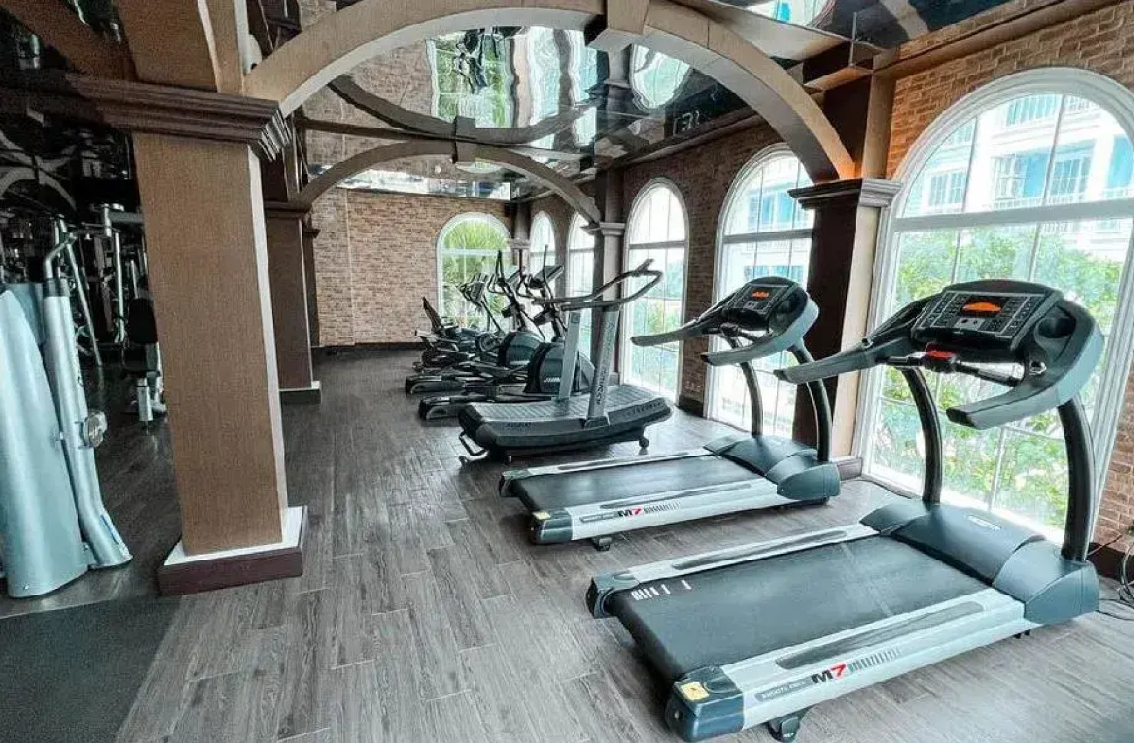 Апартаменты Grand Florida Beachfront