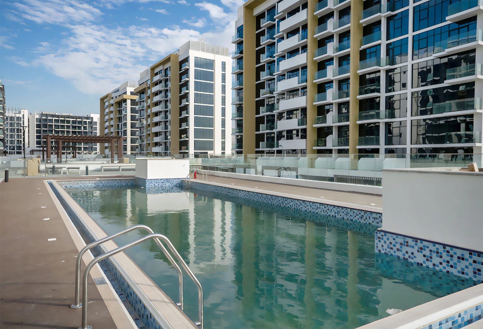 Апартаменты Modern studio in Azizi Riviera