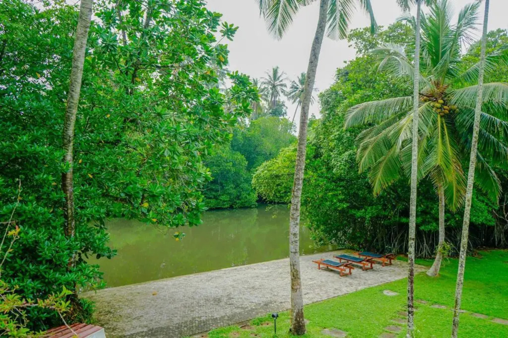 Курортный Отель Muthumuni Ayurveda River