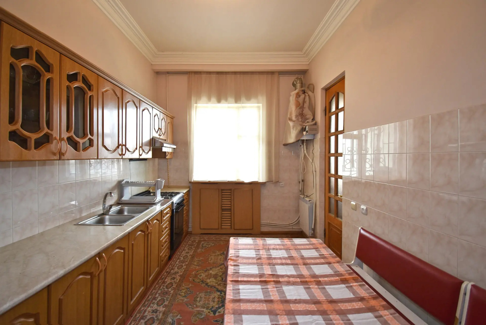 6 комнатный особняк с видом на сад