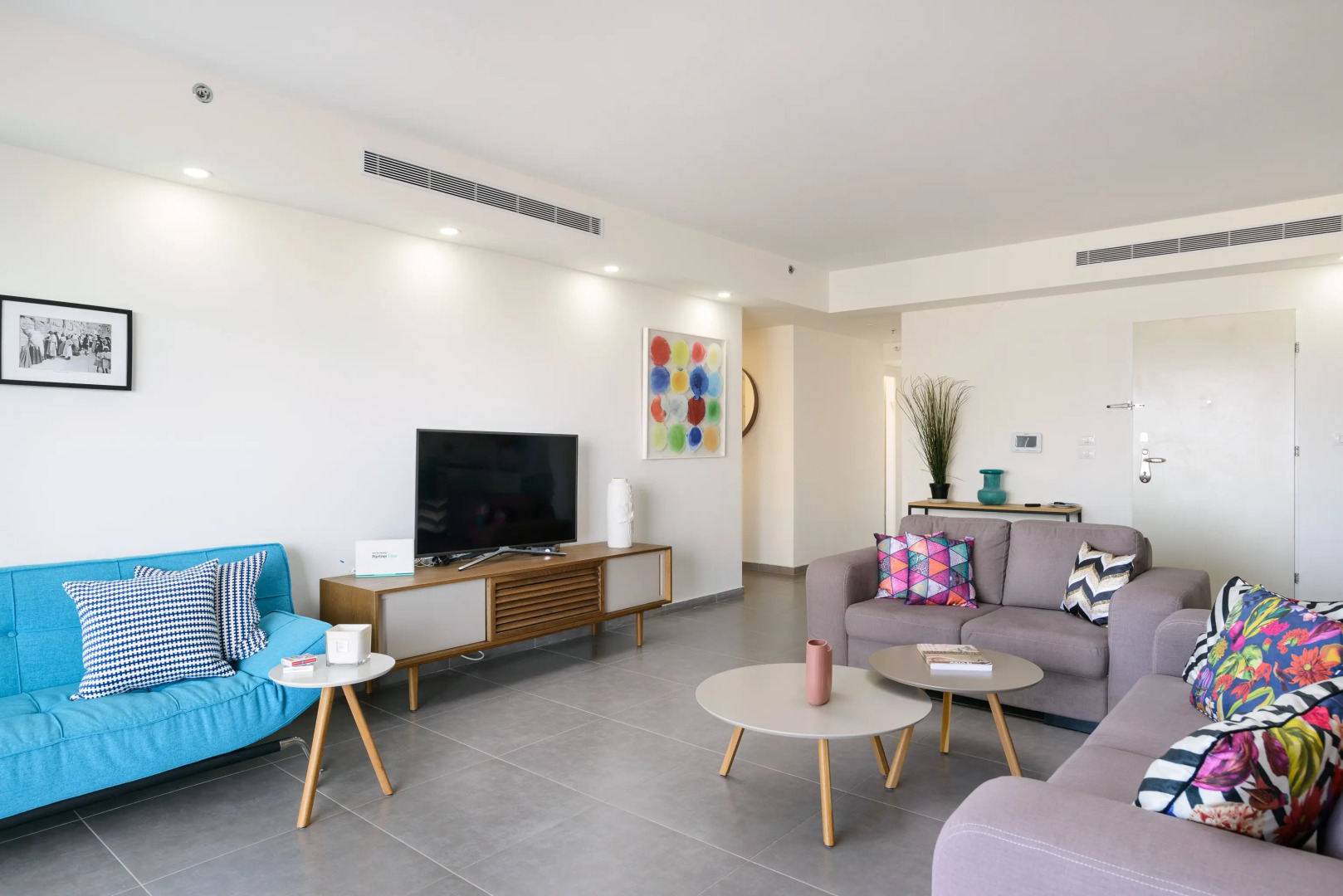 Апартаменты Deluxe & Terrace with City Overview by FeelHome