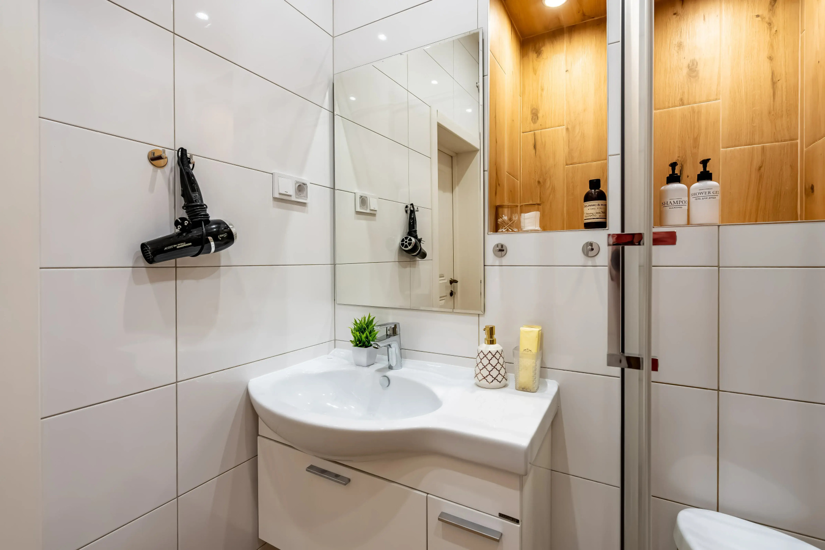 Апартаменты Sergeew Apartments 3-х комнатный Делюкс на Набережной Макарова