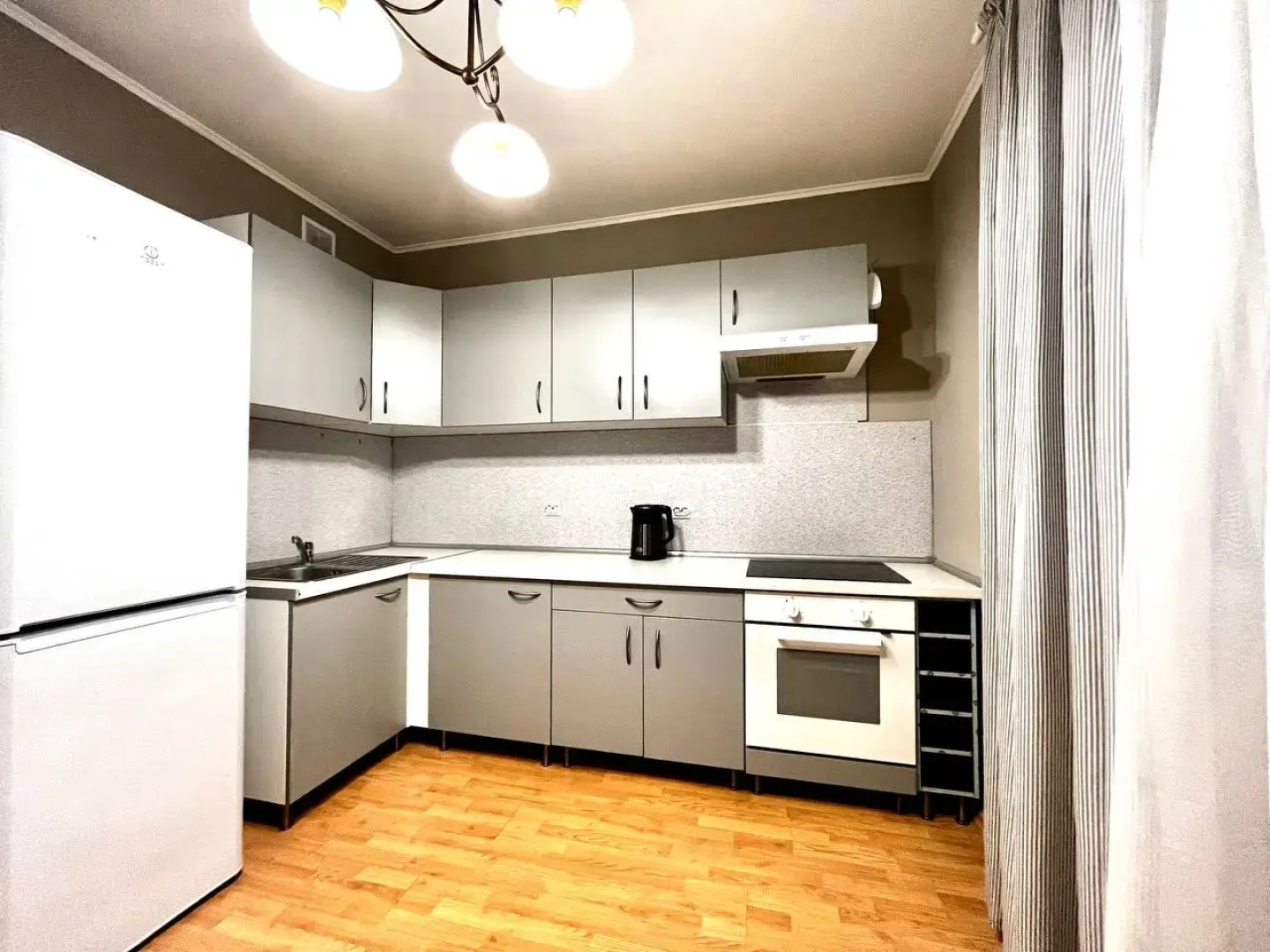 Квартира ШИКАРНАЯ КВАРТИРА С ПРОСТОРНОЙ ЛОДЖИЕЙ