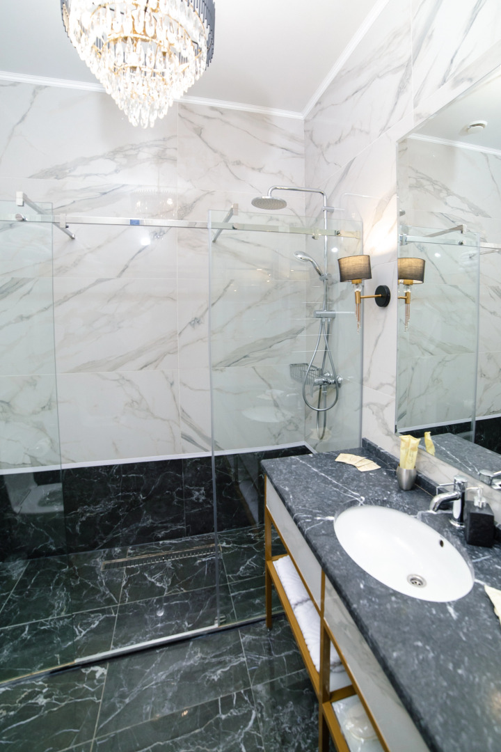 Отель Довгий