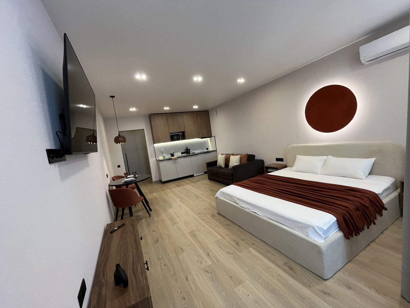 Квартира Дизайнерская Студия Напротив Роял Парка