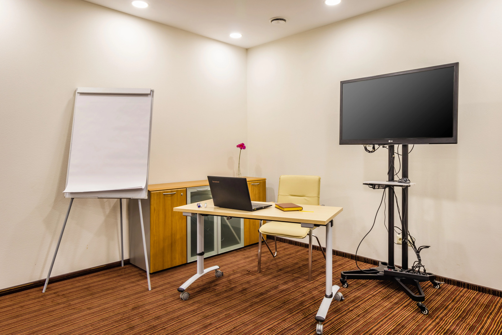 Отель Веструм