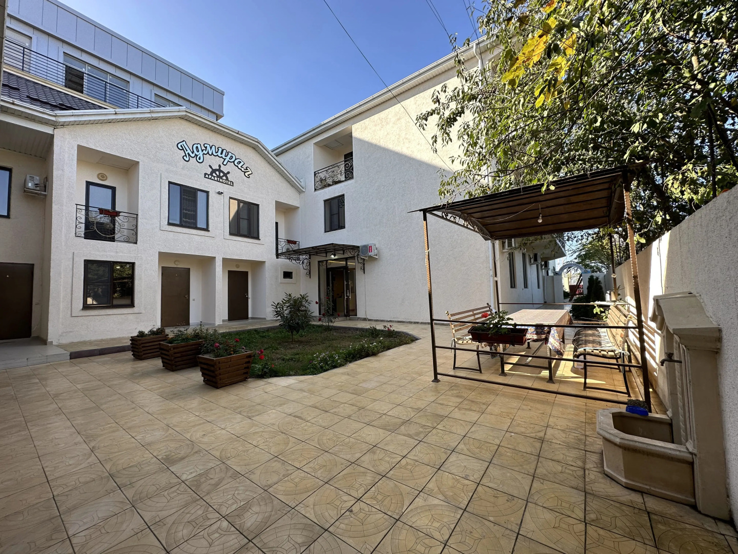 Отель Адмирал