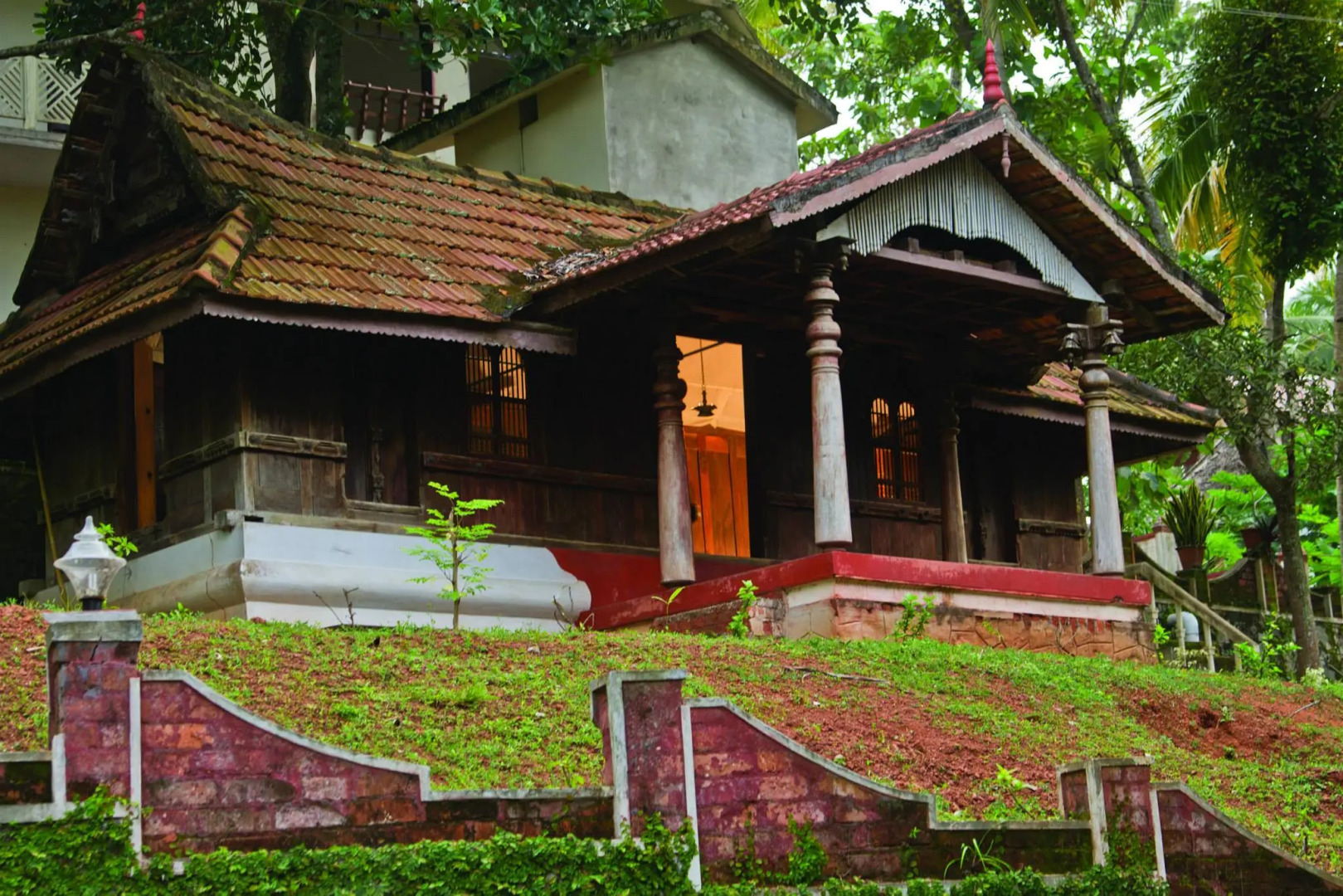 Отель Blooming Bay - Clifftop Beach Resort