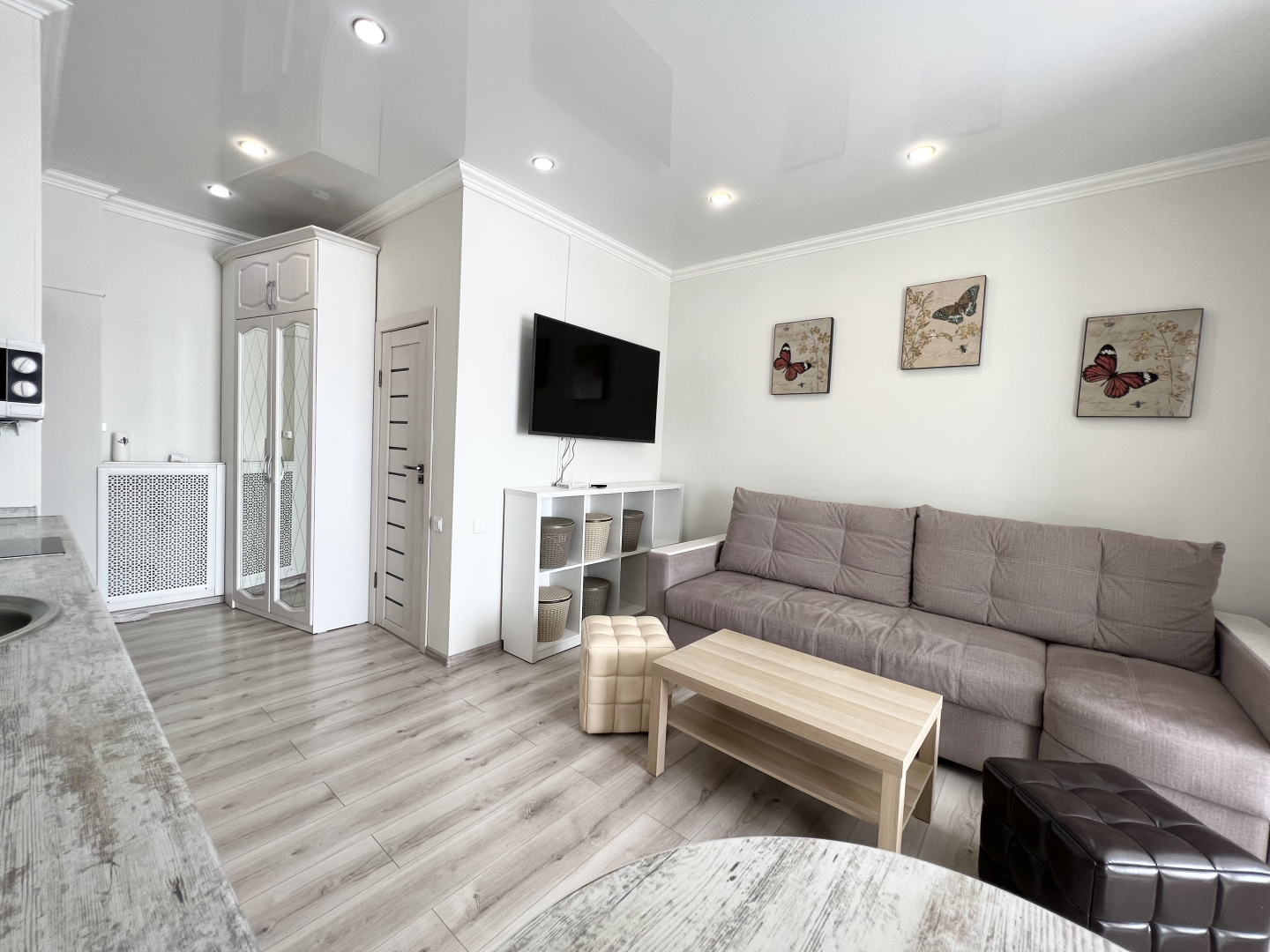 Апартаменты на Камзина 41/3 -1