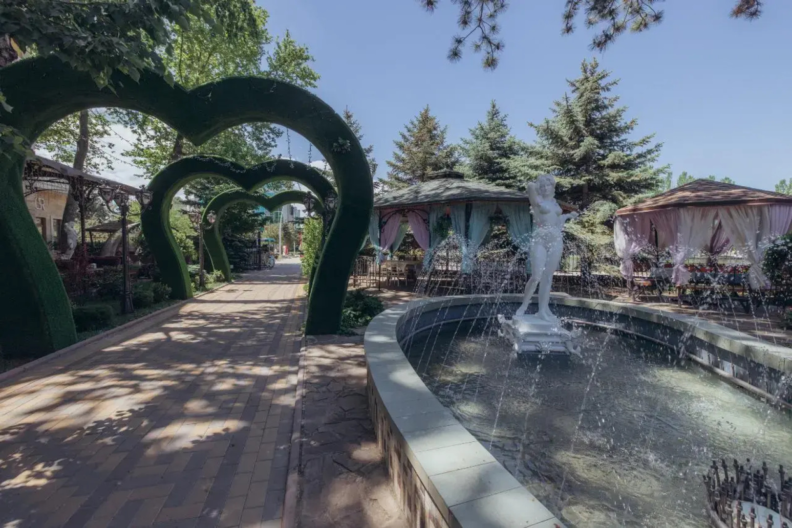 Отель Даяна