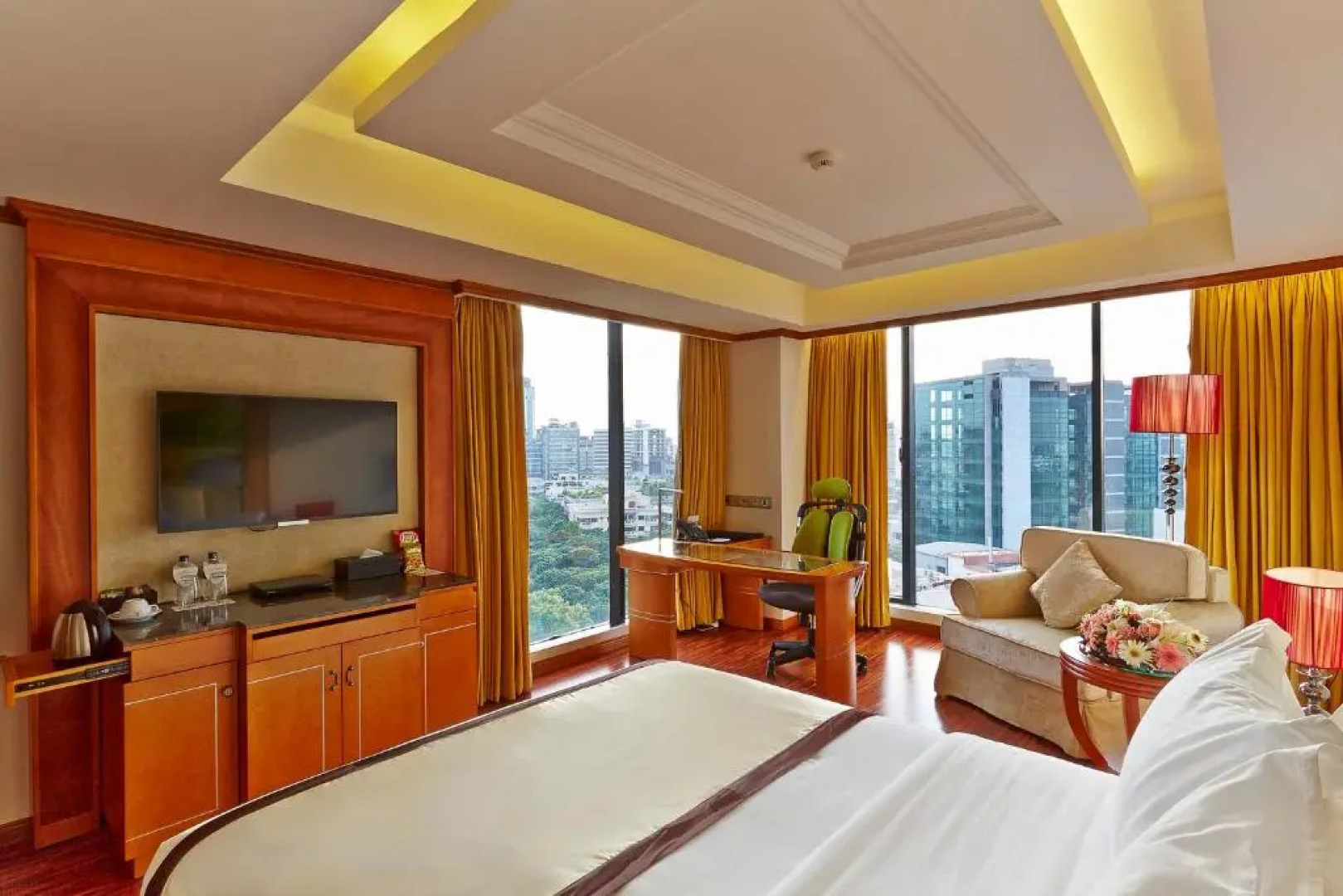 Отель Six Seasons