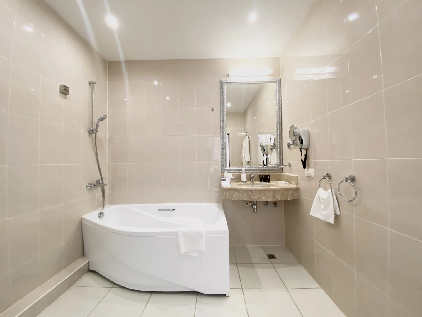 7 Avenue Hotel & SPA