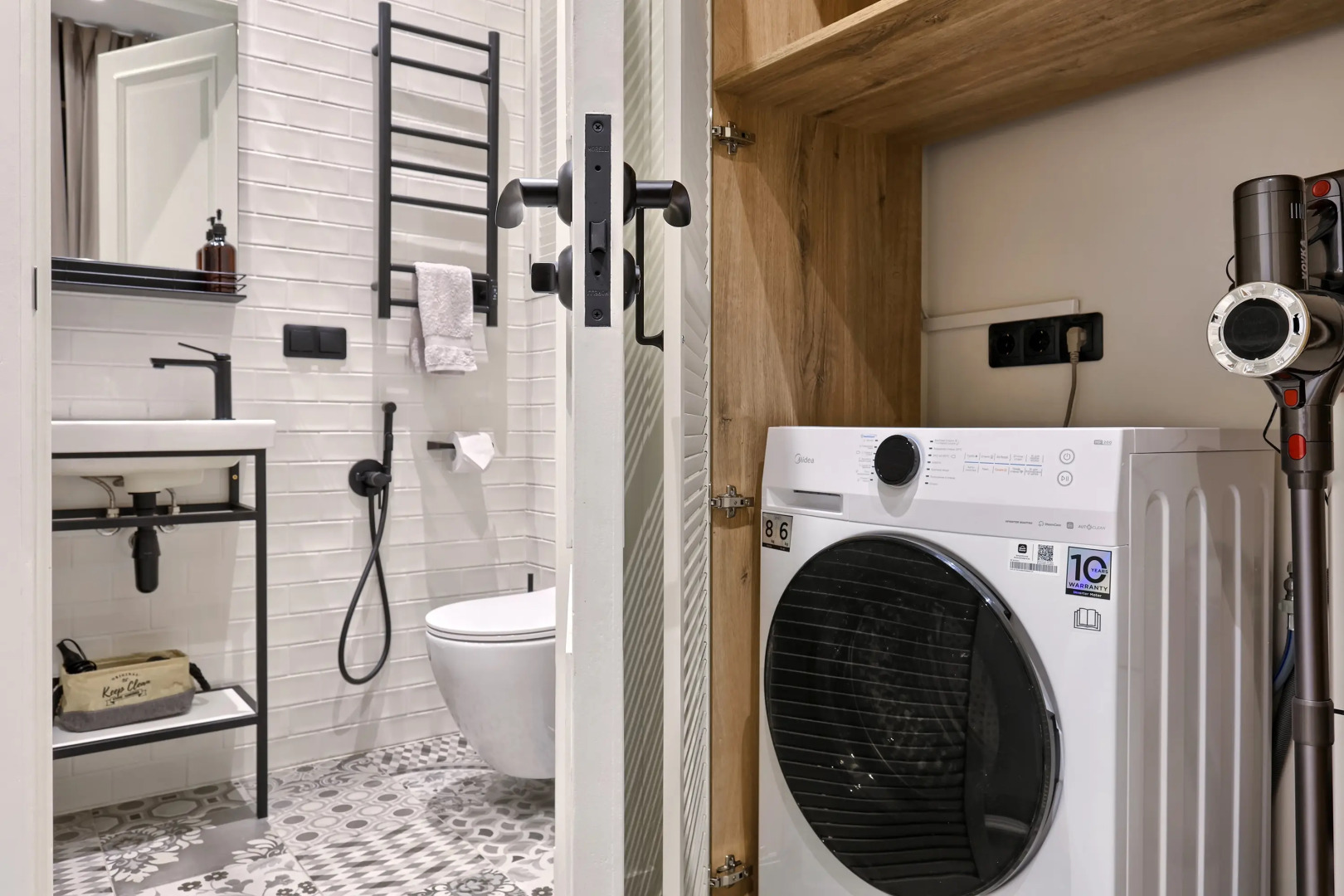 Апартаменты MyHomeYourHome на Чайковского 2\7