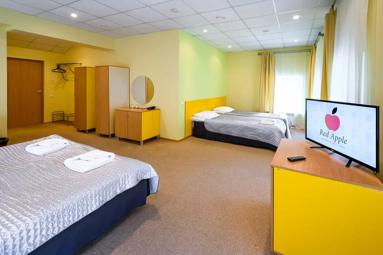 Отель Red Apple