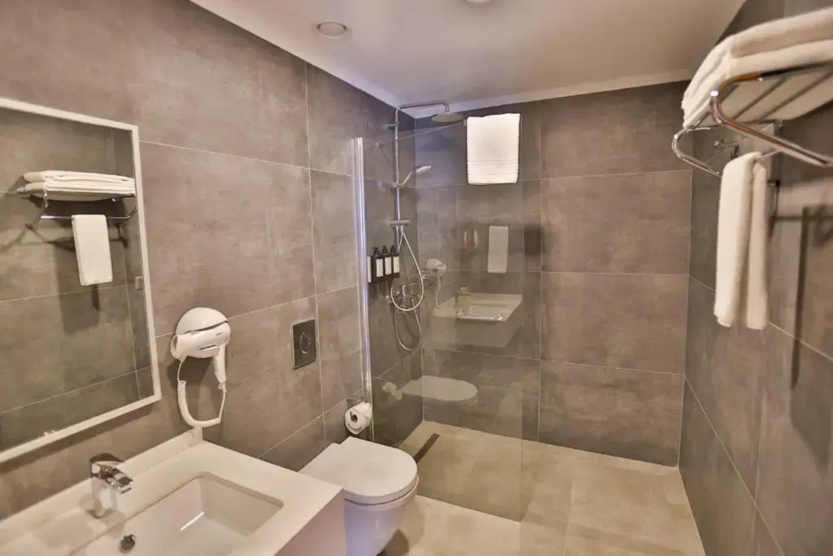 Отель Caddemm Inn