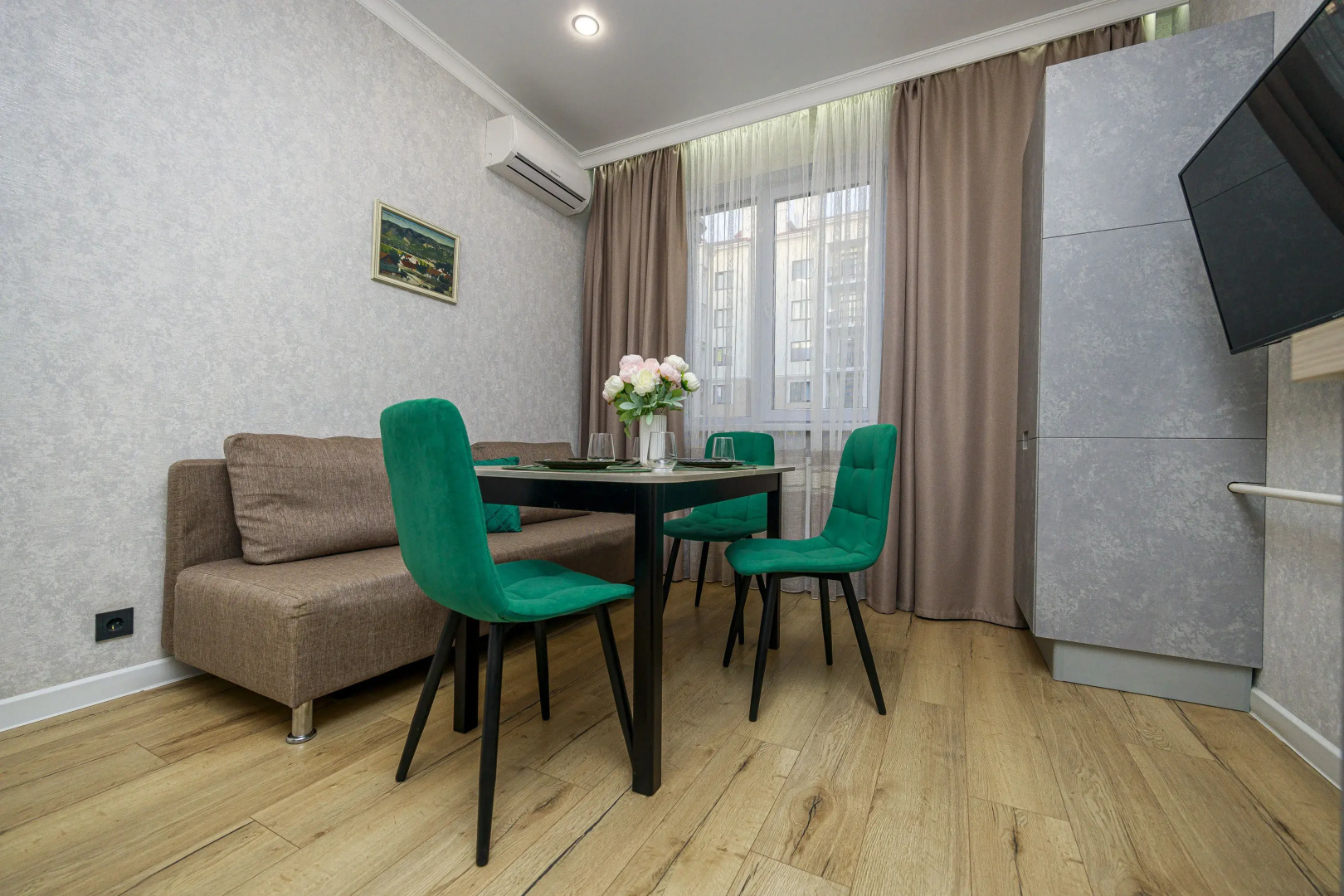 Апартаменты Emerald Comfort 2 в ЖК Изумрудный город