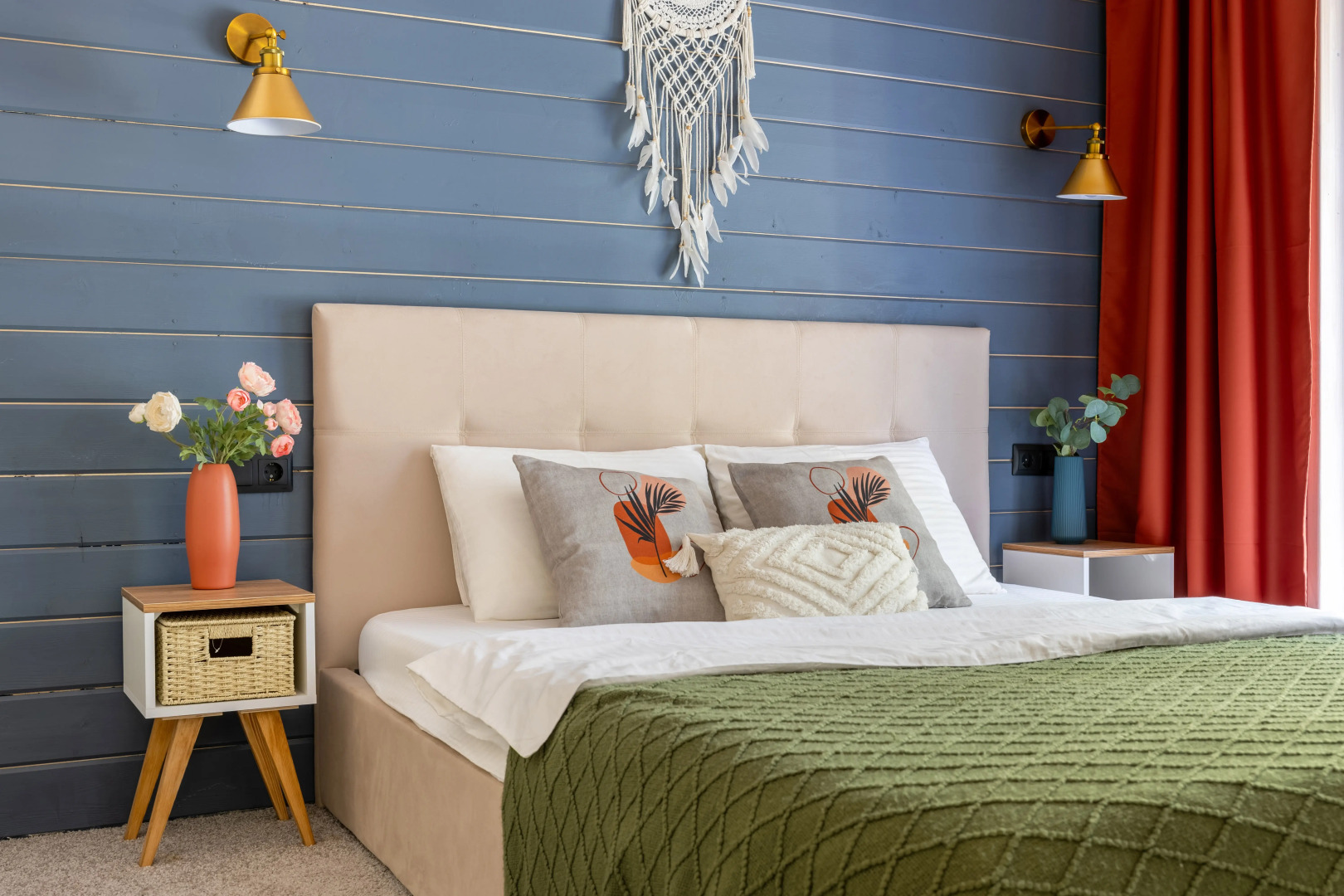 Частный дом в еловом лесу