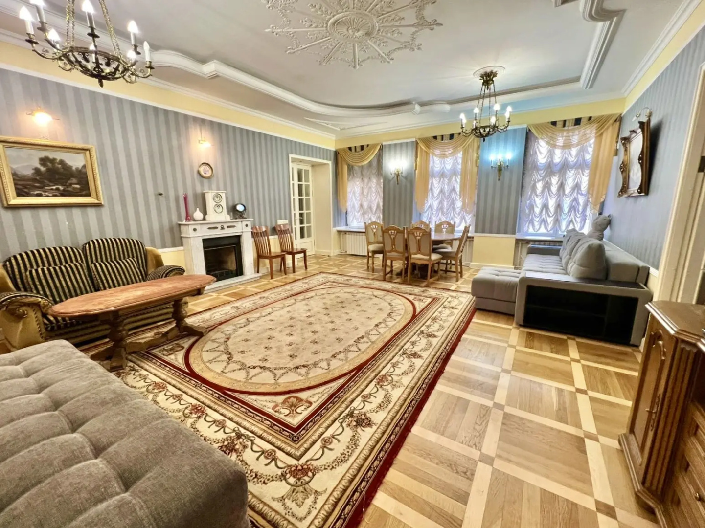 Апартаменты на Большой Конюшенной 3