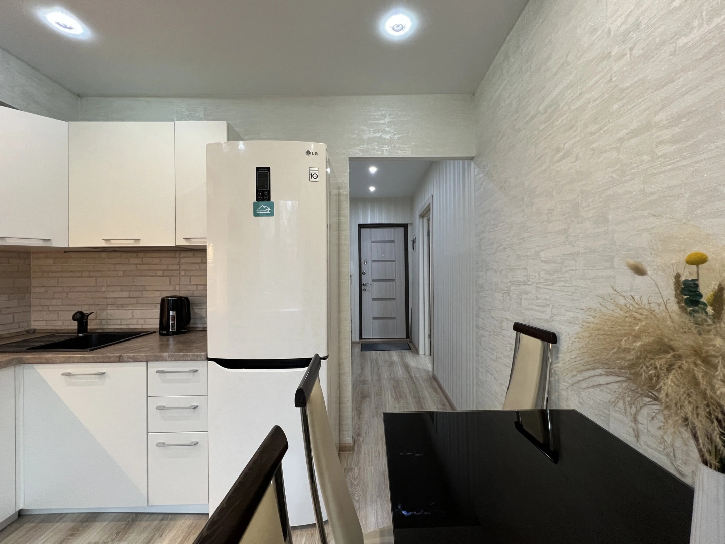 Квартира 1-ком Мира 284а-19 КакДома Сахалин