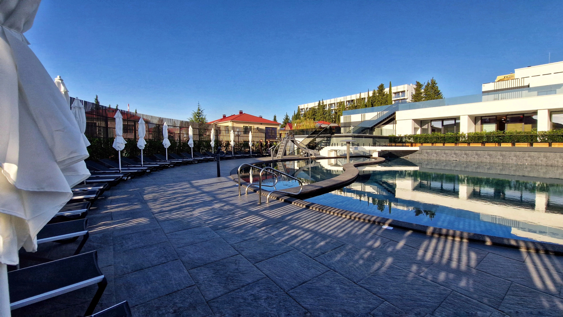 Апартаменты в отеле с всесезонным бассейном