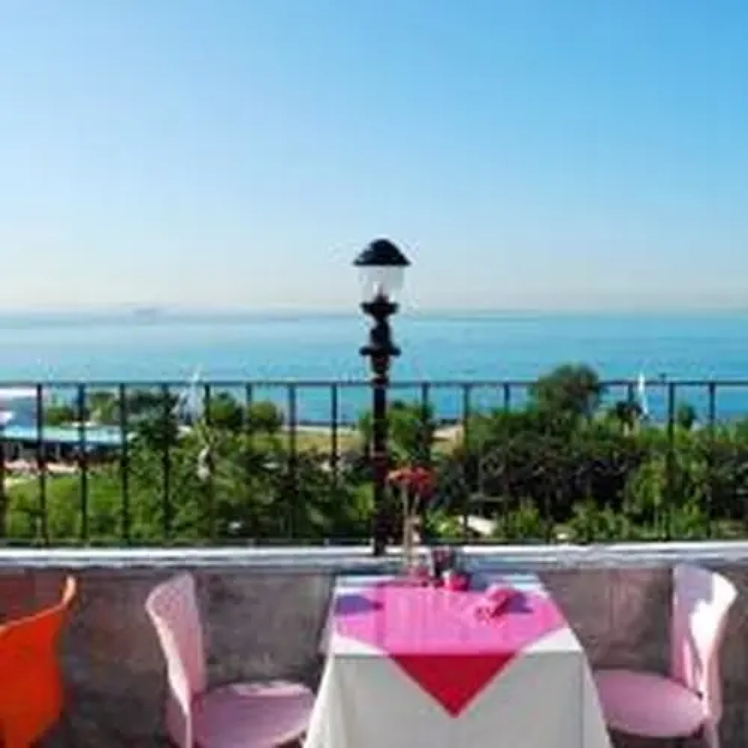 Sea House Suites