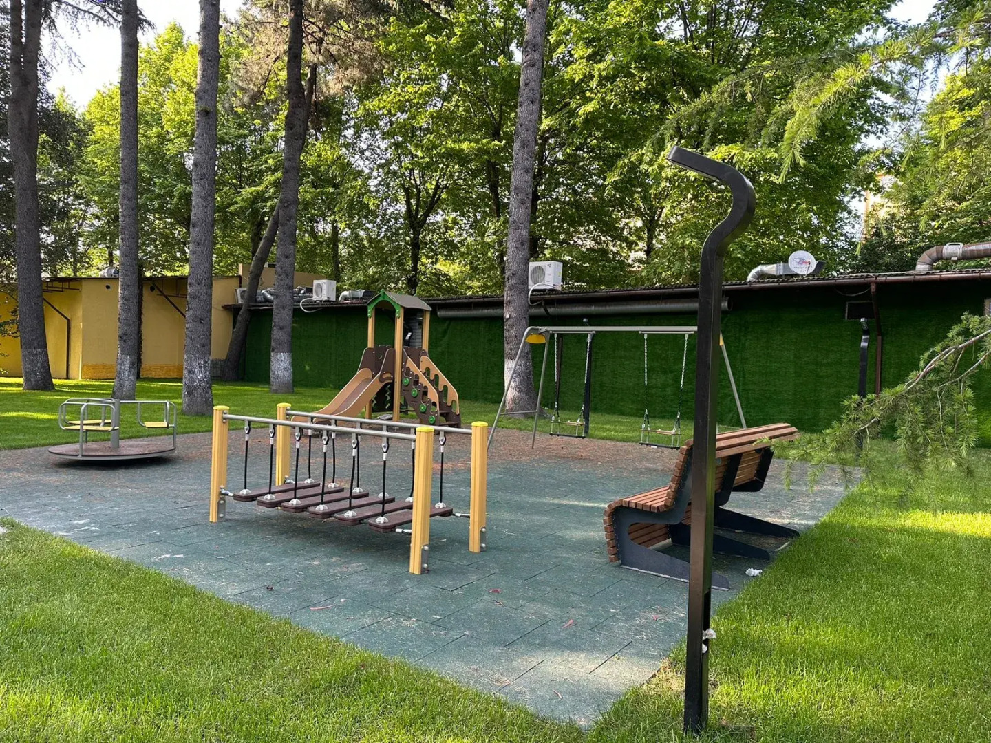 Отель Mirror Family